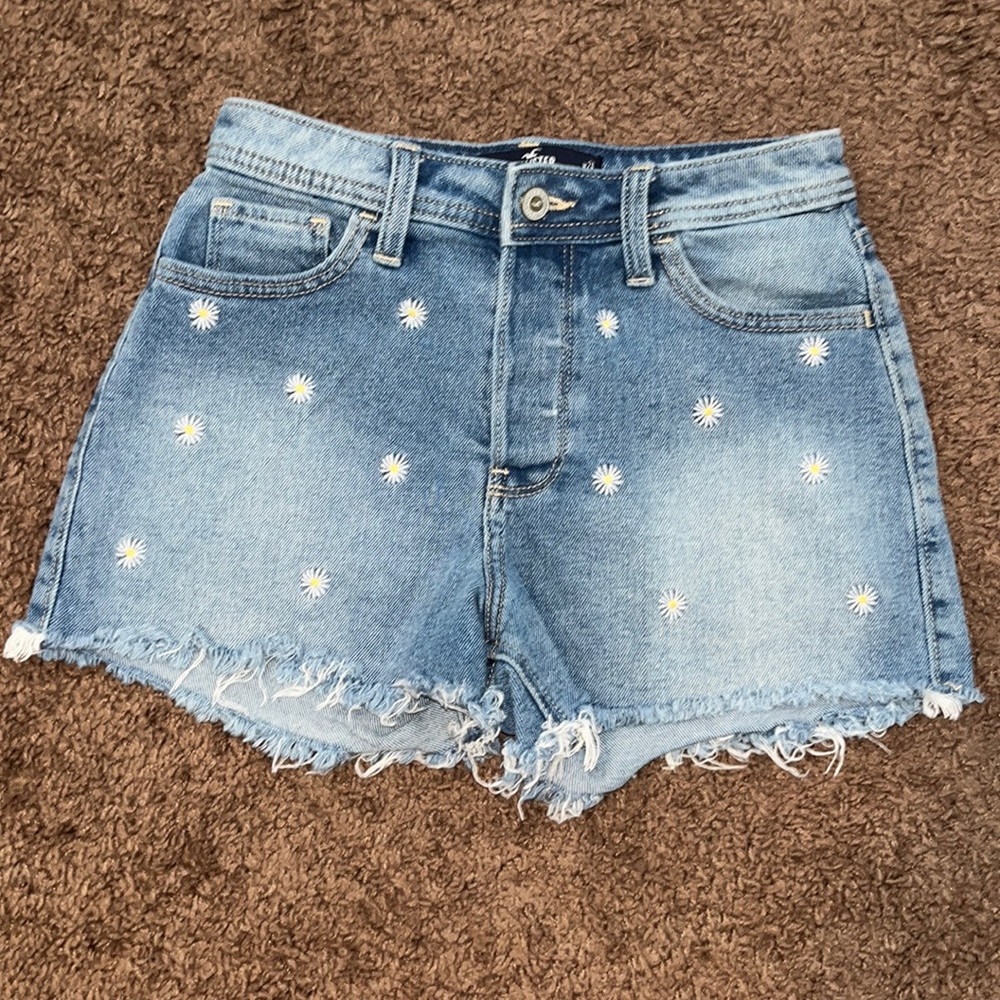 Hollister Daisy High Rise Mom Short